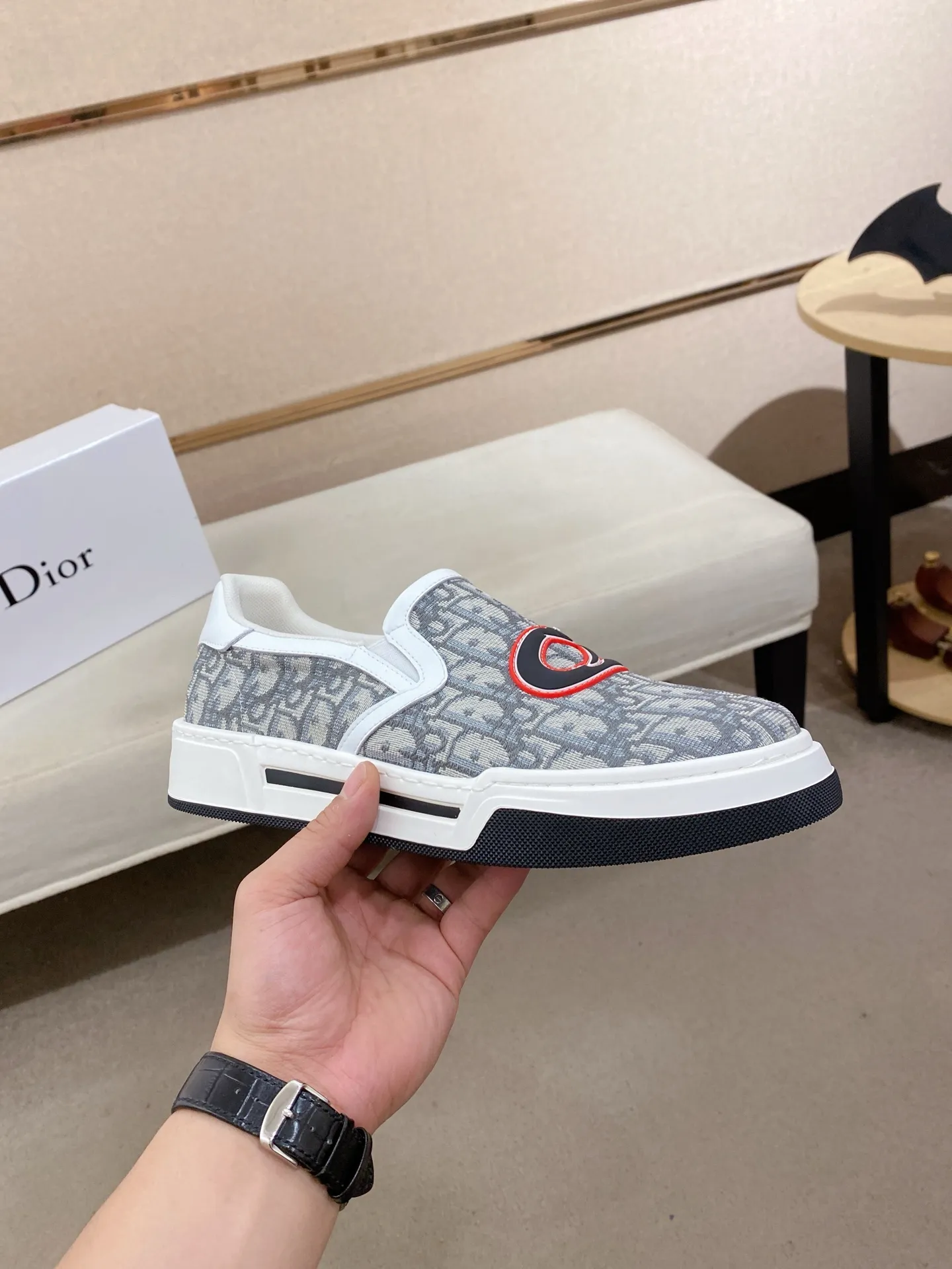 Men's shoes 380💰🇮🇹🇮🇹Dior d The new models are on sale at the same time at the counter. The uppers are imported from Italy, and the linings are all imported sheepskin. They are completely 1⃣️ to 1⃣️ replicas 🇮🇹💪💪, ⚠shoes Bottoms: Original soles are specially provided by the original factory. The exclusive movable molded soles are super comfortable. ⚠Original factory goods, 🔍🔍high quality. You can enter and leave the counter at will. Welcome to compare⚠. Code number:38-44